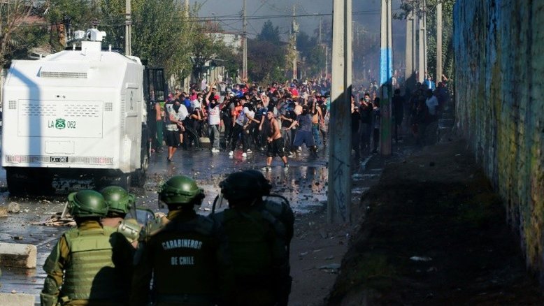 Casos de COVID-19 disparam no Chile e militares vão a bairros pobres após protestos