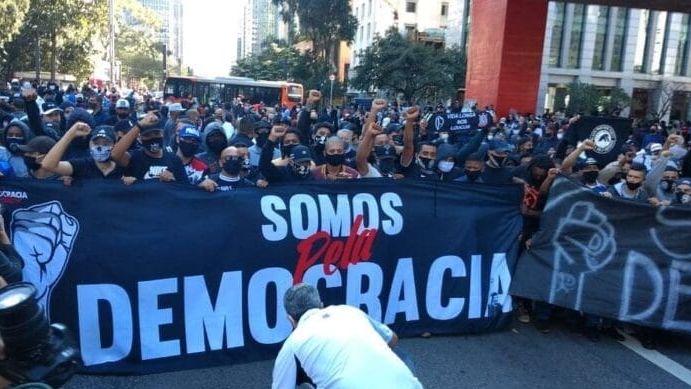 Torcidas organizadas fizeram um protesto na Avenida Paulista em 2020 em prol da democracia
