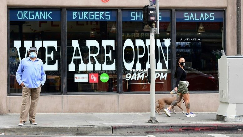 Restaurantes reabrem em Los Angeles após confinamento pela pandemia