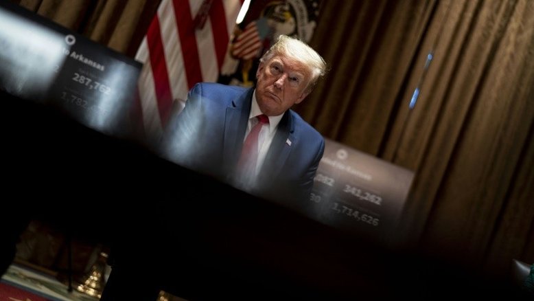Mundo quer evitar guerra de vacinas; Trump joga por si mesmo