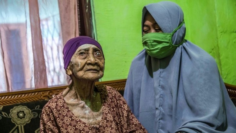 Indonésia de 100 anos sobrevive ao coronavírus