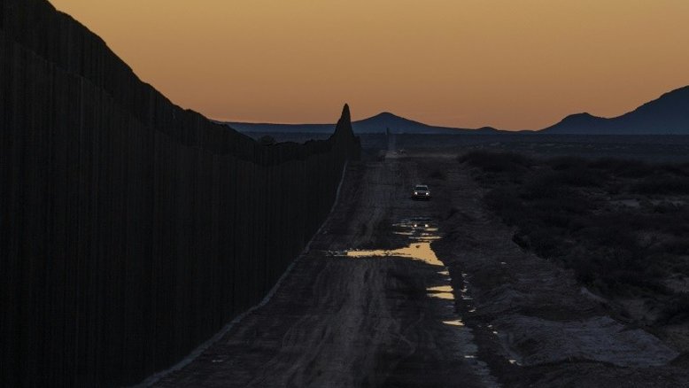 Ambientalistas entram com ação contra muro de Trump por ameaça a jaguares