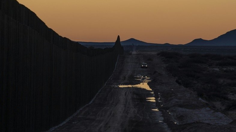 Ambientalistas entram com ação contra muro de Trump por ameaça a jaguares