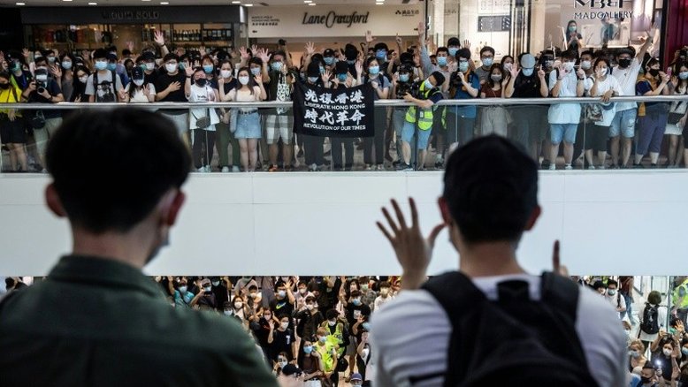 Mais de 200 pessoas são detidas em novos protestos em Hong Kong