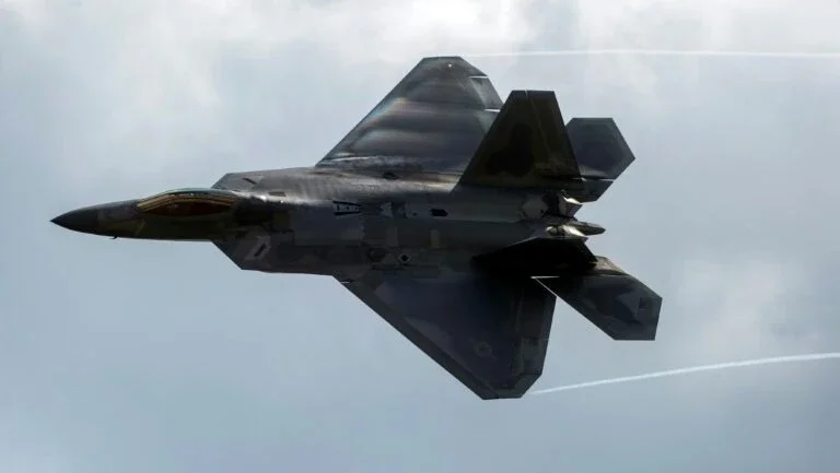 Quatro bombardeiros russos são interceptados perto do Alasca