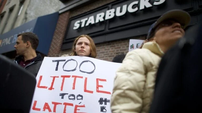 Starbucks suspende anúncios nas redes sociais para protestar contra ódio racial