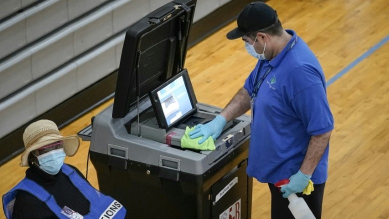 Sistema de votação eletrônico de três estados americanos é vulnerável, aponta estudo