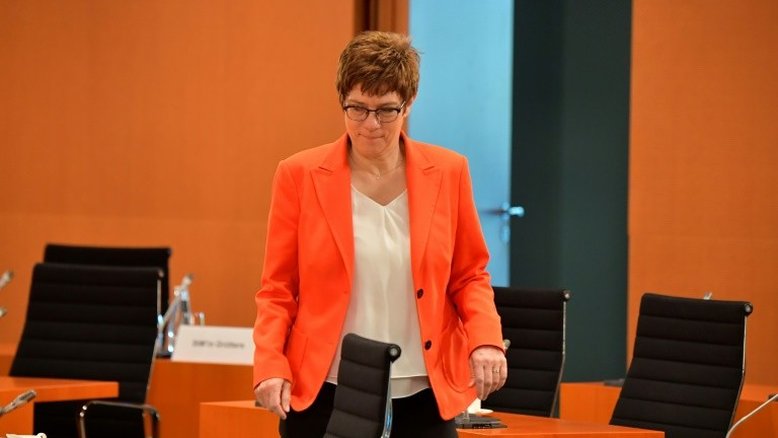 Alemanha dissolve parte da unidade militar de elite por laço com extrema direita