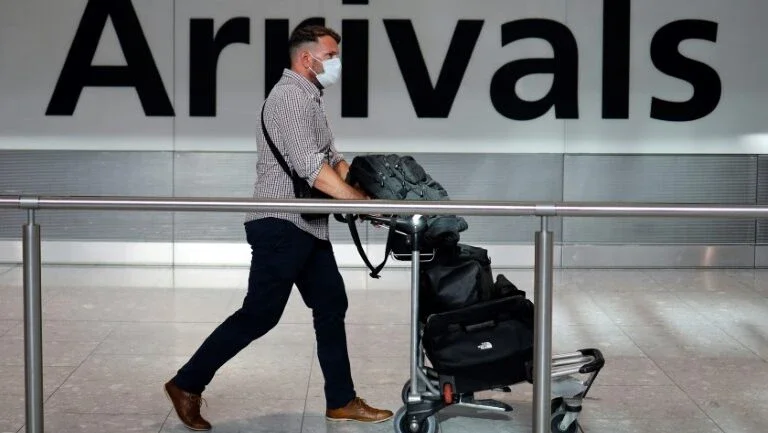 Londres avalia estabelecer pontes aéreos para limitar quarentena