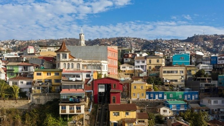 Em Valparaíso, confinamento não é uma opção para maioria