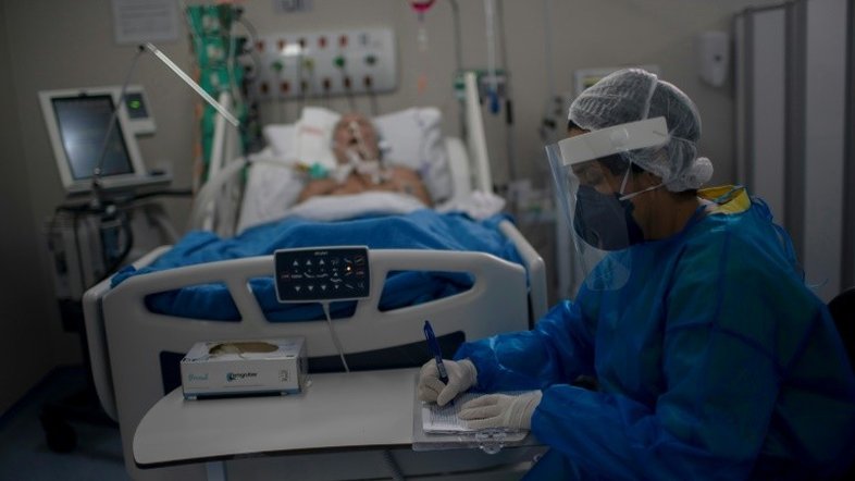 Brasil ameaça deixar OMS e Trump diz que EUA está vencendo a COVID-19