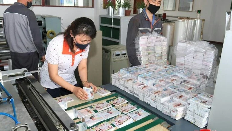 Coreia do Norte produz milhões de panfletos de propaganda para enviar ao Sul