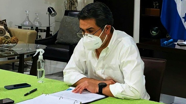 Presidente hondurenho é hospitalizado por COVID-19, com quadro de pneumonia