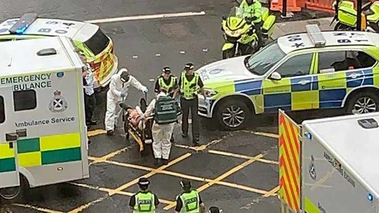 Um suspeito morto e seis feridos em um ataque em Glasgow