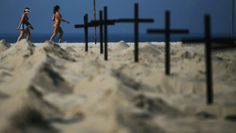 Covid-19: Brasil registra 365 mortes e 8.456 novos casos em 24 horas
