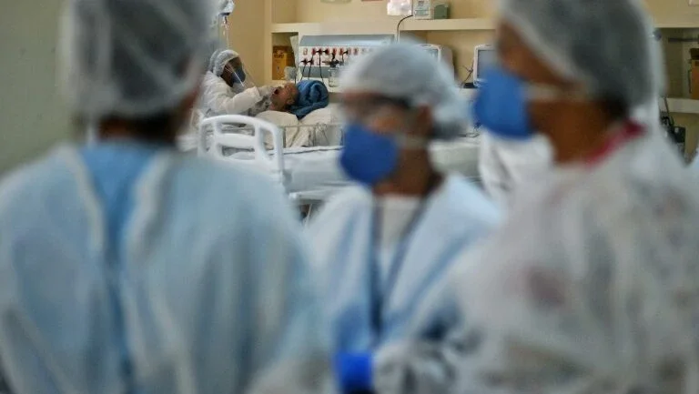 Pandemia se agrava na América Latina e EUA e segunda onda ameaça a Europa