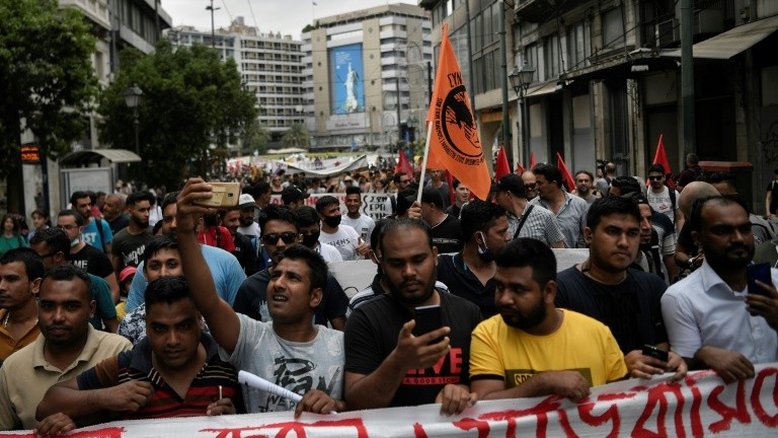 Atenas celebra Dia Mundial dos Refugiados com protestos contra despejos