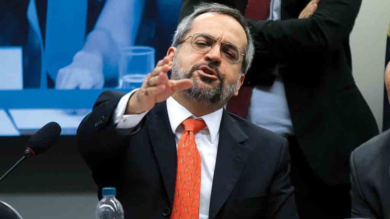 RESISTENTE O ministro Abraham Weintraub vinha se recusando a obedecer Bolsonaro na entrega de cargos ao Centrão