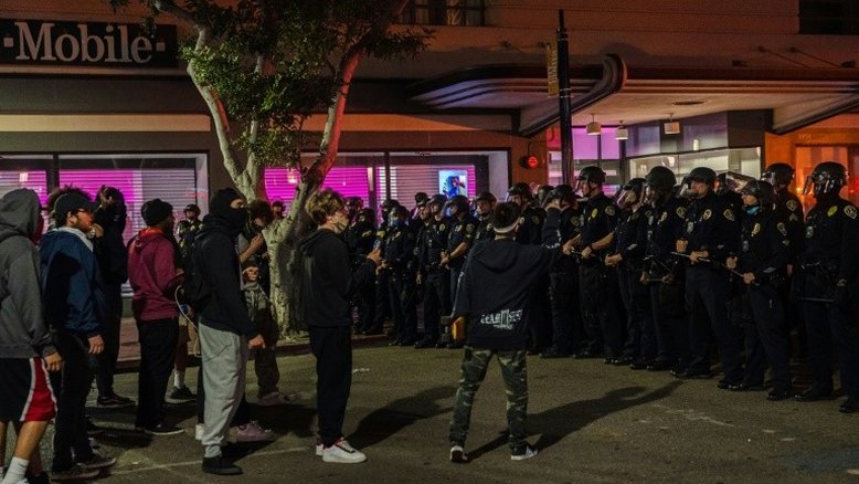 China denuncia "doença crônica" do racismo nos Estados Unidos