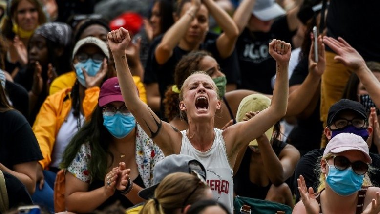 Protestos se intensificam nos EUA em resposta a Trump