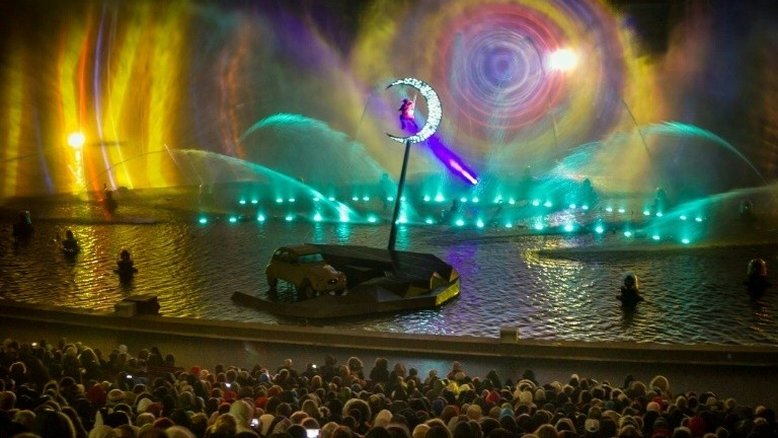 O lendário Cirque du Soleil caminha na corda bamba