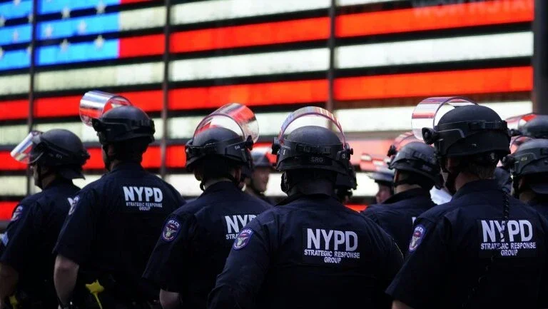 Policial de Nova York será acusado de agredir um manifestante