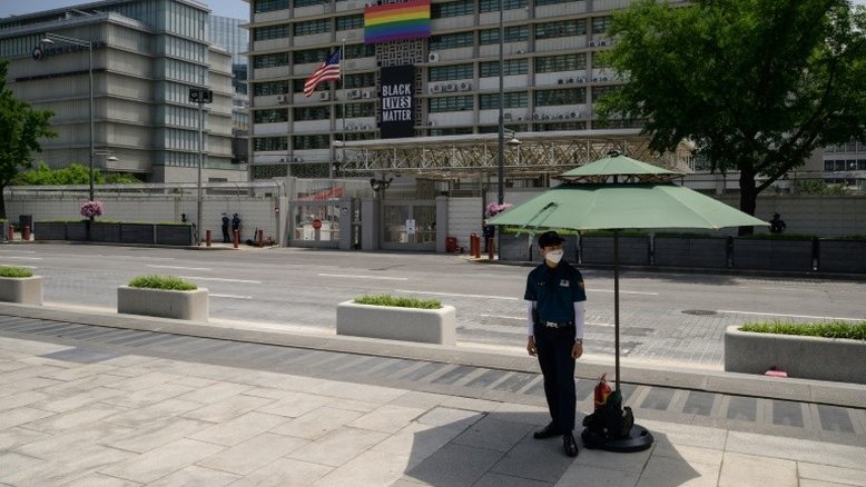 Embaixada dos EUA em Seul retira bandeira em apoio ao movimento antirracista