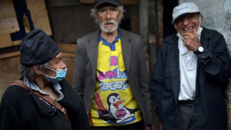 Idosos colombianos se 'rebelam' contra confinamento da Covid-19