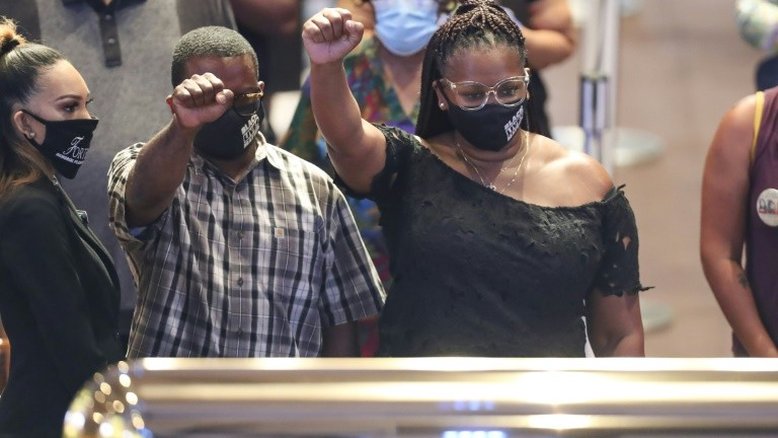 Negros são 75% dos mortos pela polícia no Brasil, aponta relatório