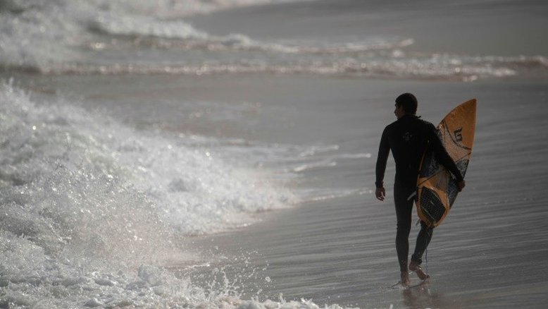 Rio de Janeiro volta às praias em reabertura 'precoce'