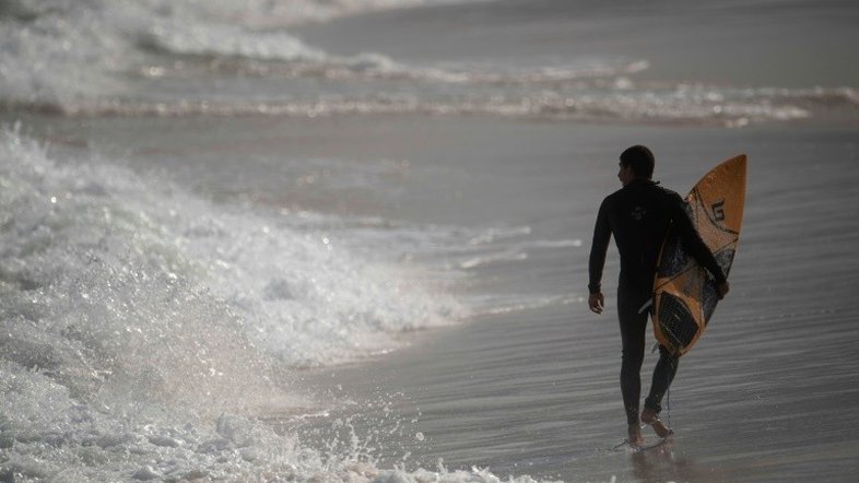 Rio de Janeiro volta às praias em reabertura 'precoce'