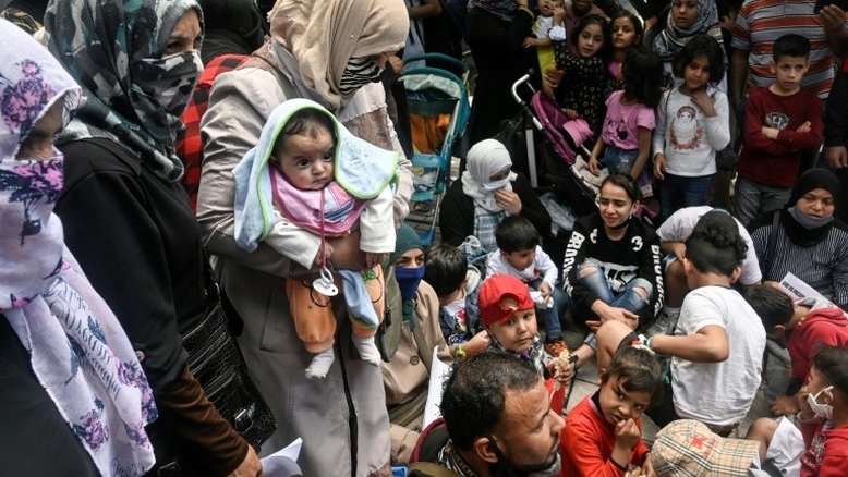 Milhares de refugiados ameaçados de expulsão de suas casas na Grécia