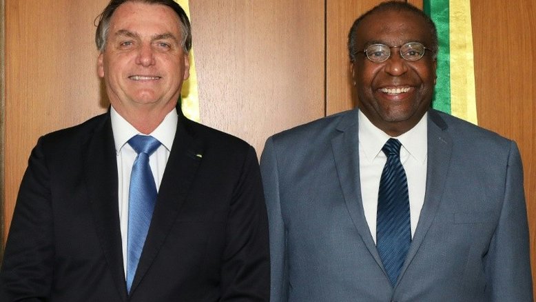 Ministro da Educação deixa o governo antes de assumir o cargo por mentir currículo