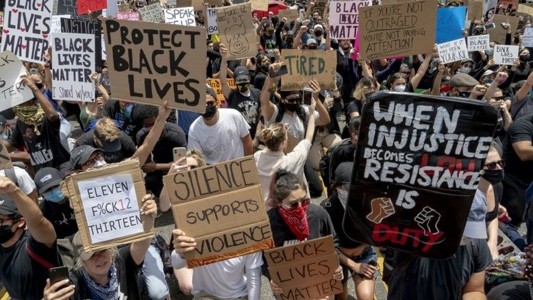 Lembranças dos distúrbios raciais afloram com protestos em Los Angeles