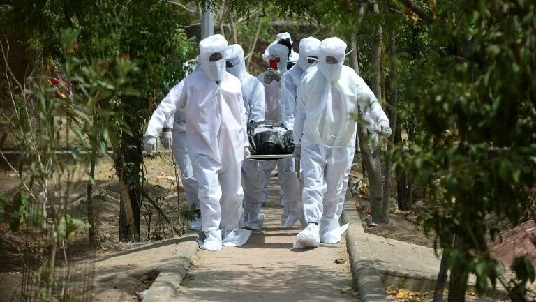Brasil registra pelo terceiro dia seguido mais de 1,1 mil mortes por covid-19