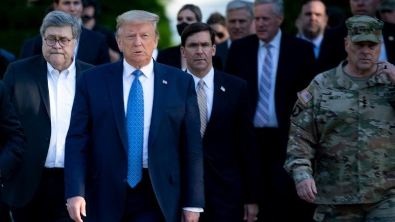 Trump é processado por ação policial próximo à Casa Branca