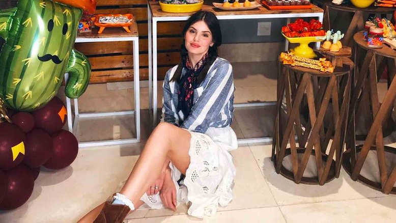 Camila Queiroz nega que participará de reality da Record TV