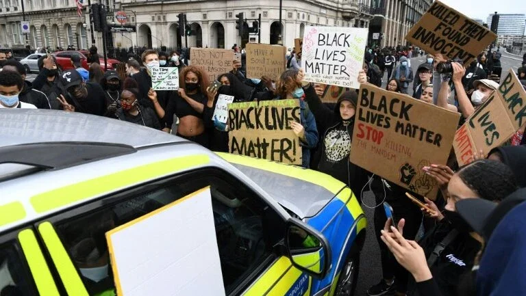 Boris Johnson condena a morte de George Floyd e o racismo em mensagem a Trump
