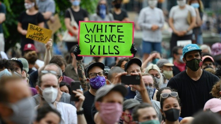 Americanos brancos se unem aos protestos contra o racismo