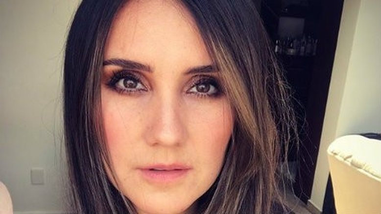 Dulce Maria faz show caracterizada como Roberta e emociona fãs