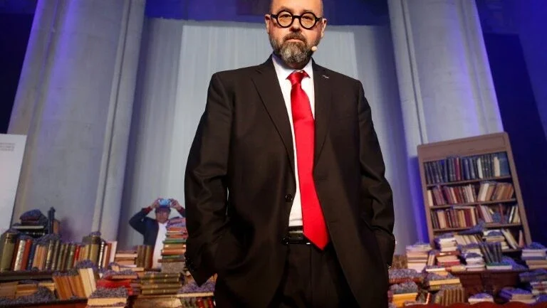 Carlos Ruiz Zafón, autor de "A Sombra do Vento", morre aos 55 anos
