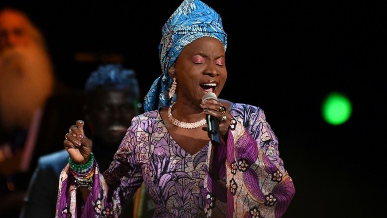 Pandemia e protestos soão um alerta, diz Angelique Kidjo