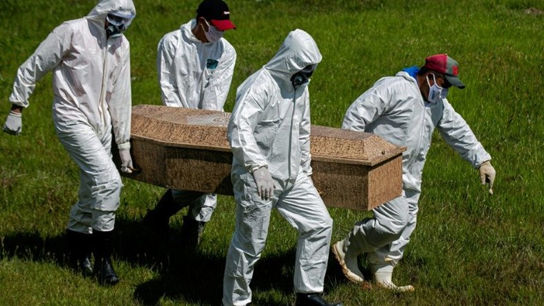 Brasil ultrapassa marca de 144 mil óbitos pelo novo coronavírus