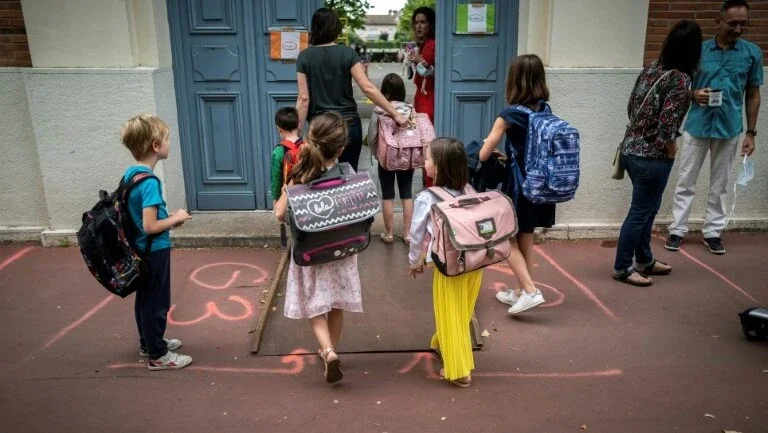 ONG alerta para atraso geracional na educação para meninas na América Latina por COVID-19
