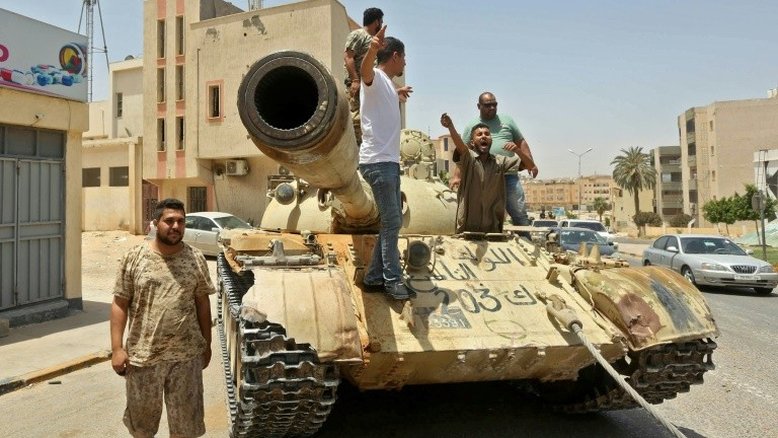 Avanço das forças pró-governo da Líbia reduz perto de Sirte
