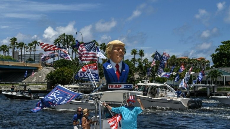 "Tumptillas", ou flotilhas por Trump, celebram o presidente na Flórida