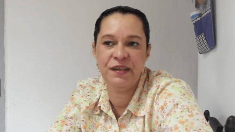 'Está quieto, pois sentiu o baque dos processos', diz filha de Olavo de Carvalho