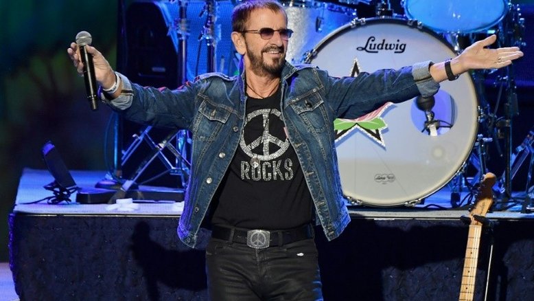 Ringo Starr comemora 80 anos em live com músicas dos Beatles e homenagens de artistas