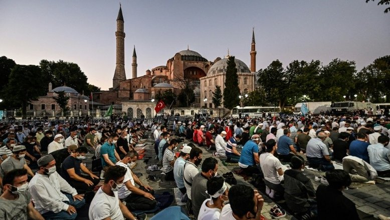 Erdogan transforma museu de Santa Sofia em mesquita