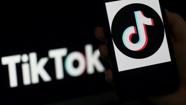 Censura em Hong Kong: TikTok suspende aplicativo, gigantes americanos resistem